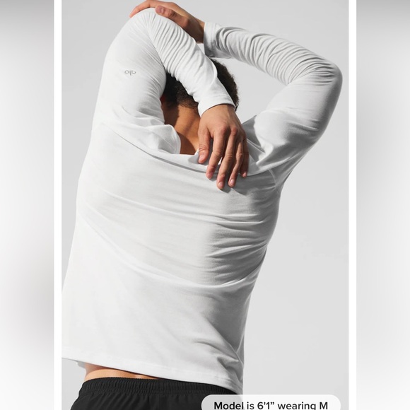 ALO Yoga Activewear Triumph Long Sleeve Tshirt in White Mens Size XL - Picture 3 of 13